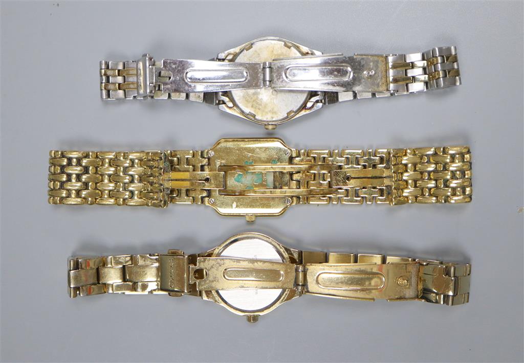 A ladys Raymond Weil gilt metal wrist watch and two Seiko wrist watches.